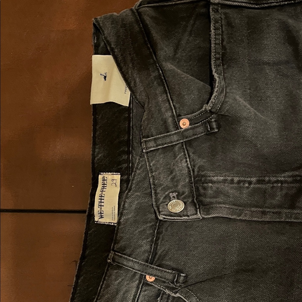 We The Free, boomerang Black Jean Shorts missing one top copper rivet. - Picture 2 of 15